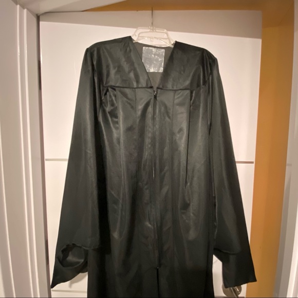 Long black zip graduation gown / halloween costume - Picture 3 of 4